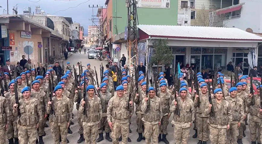 Hatay’da görev yapan askerler komando marşıyla kentten ayrıldı