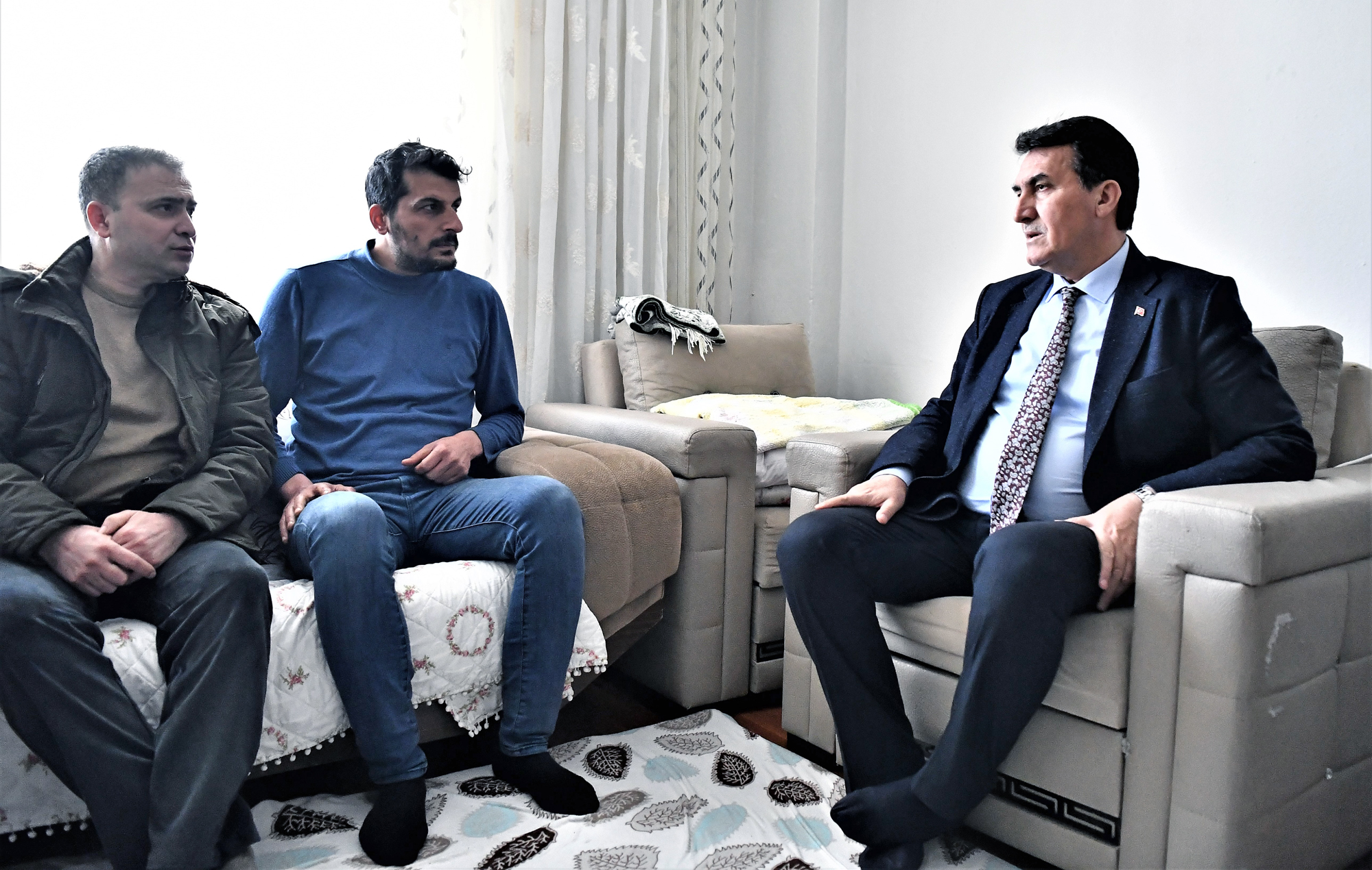 Başkan Dündar depremzedeleri yalnız bırakmıyor