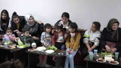 Bursa’da depremzedenin yaktığı ağıt salondakileri ağlattı