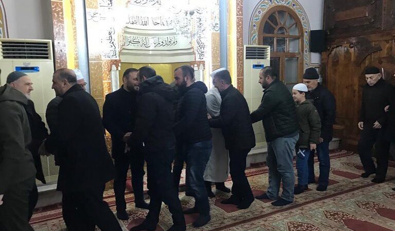Gürsululular seher vaktinde buluşuyor Gürsu protokolü, seher vakitlerinde, ilçedeki camilerde, ilçe halkıyla buluşarak seher