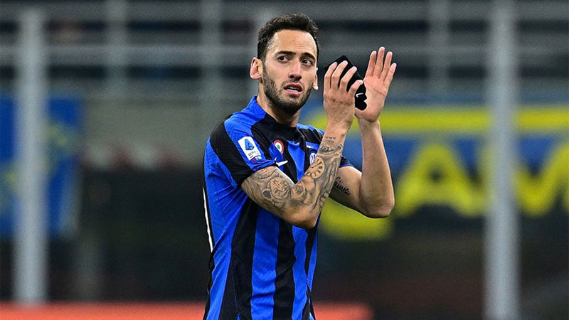 Inter'in Türk yıldızı Hakan Çalhanoğlu'nun sezon sonunda İtalyan kulübünden ayrılacağı