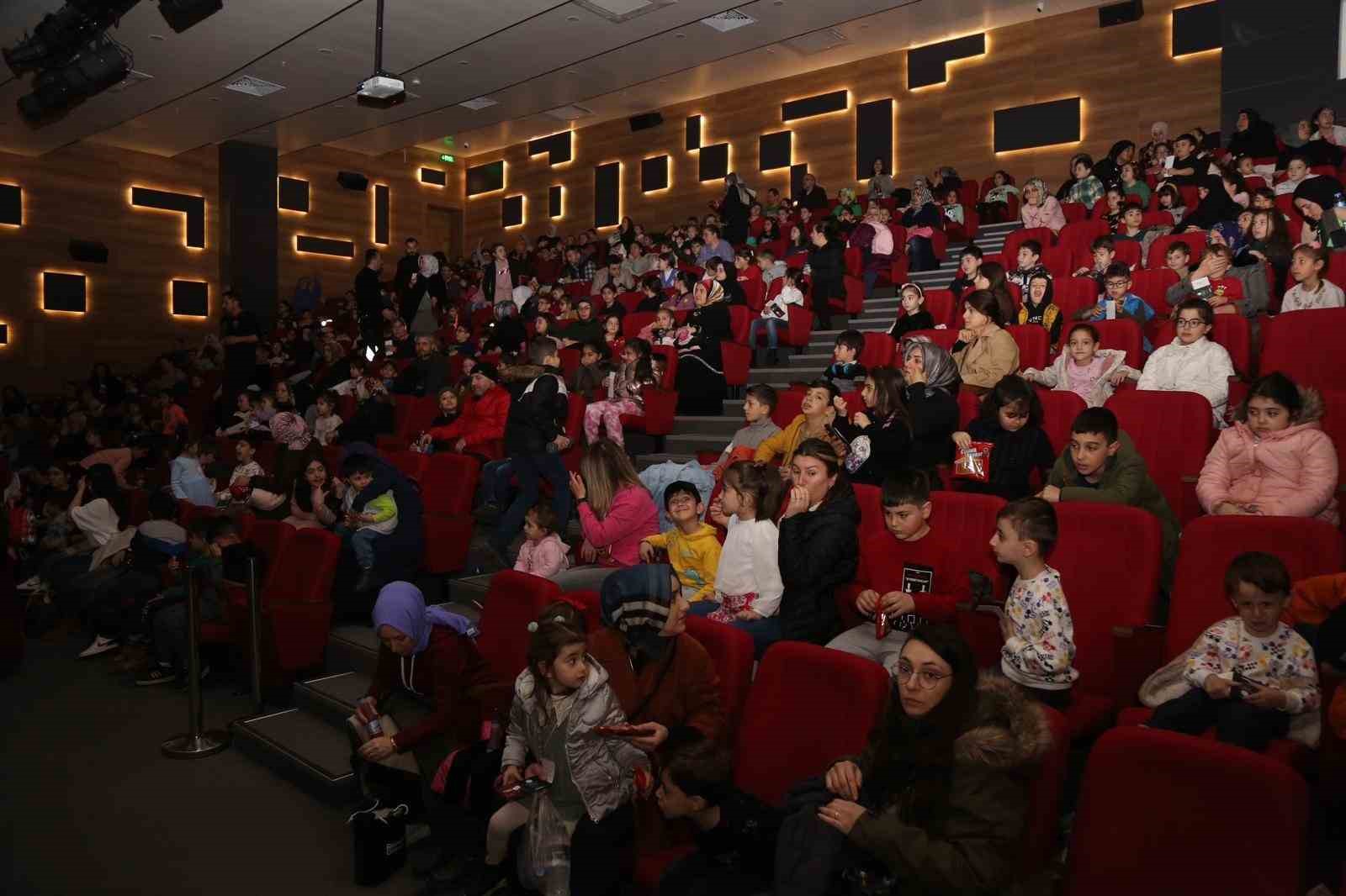 kedi maurice filmi gursuda ilgi gordu a540cbc