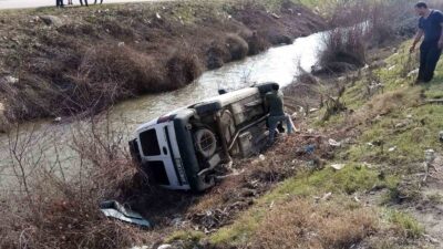 Bursa’da kontrolden çıkan araç dereye uçtu!