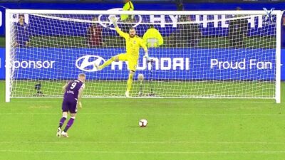 Kalecilere penaltıda çifte yasak!