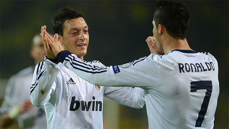 Mesut’un vedası İspanya basınında İspanyol basını Mesut Özil'in futbol kariyerini sonlandırmasına geniş yer ayırdı.