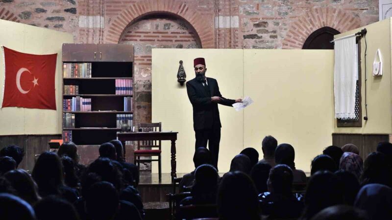 Osmangazi Belediyesi, İstiklal Marşı’nın kabulünün 102’nci yıldönümünde Bursa Devlet Tiyatrosu