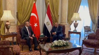 Mısır’a 11 yıl sonra ilk ziyaret! Bakan Çavuşoğlu Kahire’de