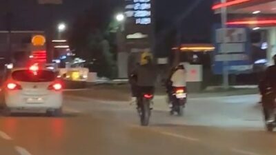 Bursa’da motosikletli gençlerin trafikteki tehlikeli hareketleri kameralarda