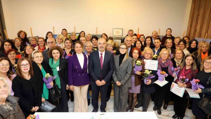 Mudanyalı kadınlar resim sergisinin gelirlerini depremzedelere bağışlayacak Mudanya Belediyesi Hobi Sanat Atölyeleri kursiyerlerinin hazırladığı resim sergisi, Hanımeli
