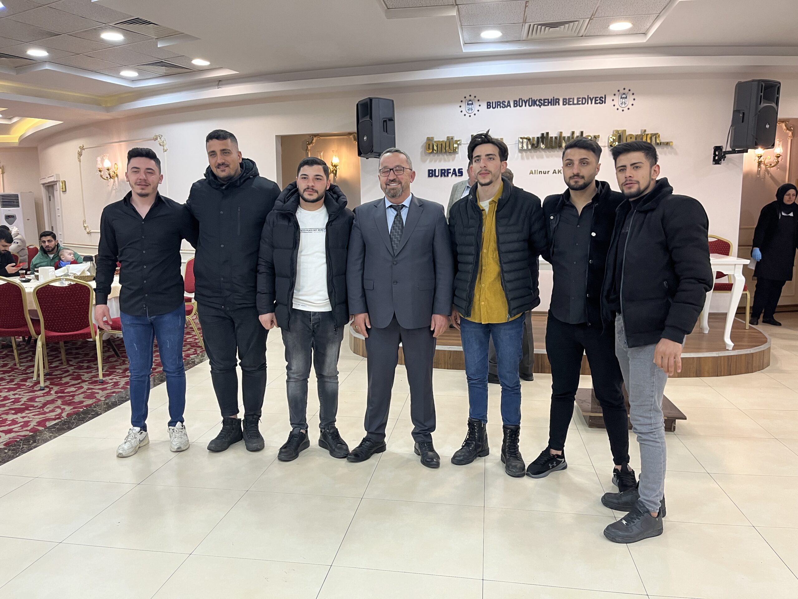 Nihat Öztürk’e gençlerden destek