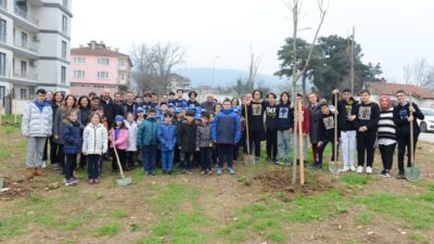 Nilüfer’de öğrenciler gelecekleri için fidan dikti