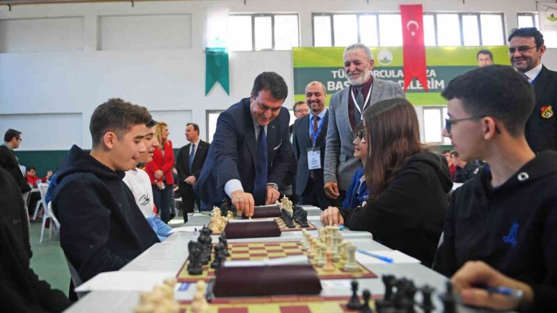 Satranç turnuvasında ilk hamle Dündar’dan Osmangazi Belediyesi ve Bursa Gençlik ve Spor İl Müdürlüğü işbirliğinde