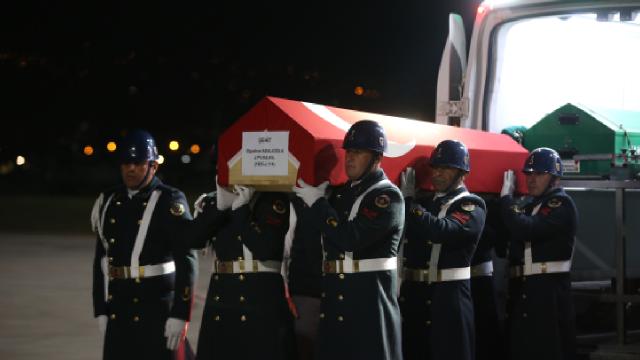 Pilot albay şehit oldu: Emekliliğini dondurup deprem bölgesine gitti Pilot albay şehit oldu: Emekliliğini dondurup deprem bölgesine gitti