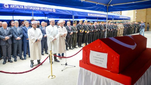 Trafik kazasında şehit düşen astsubaya son görev