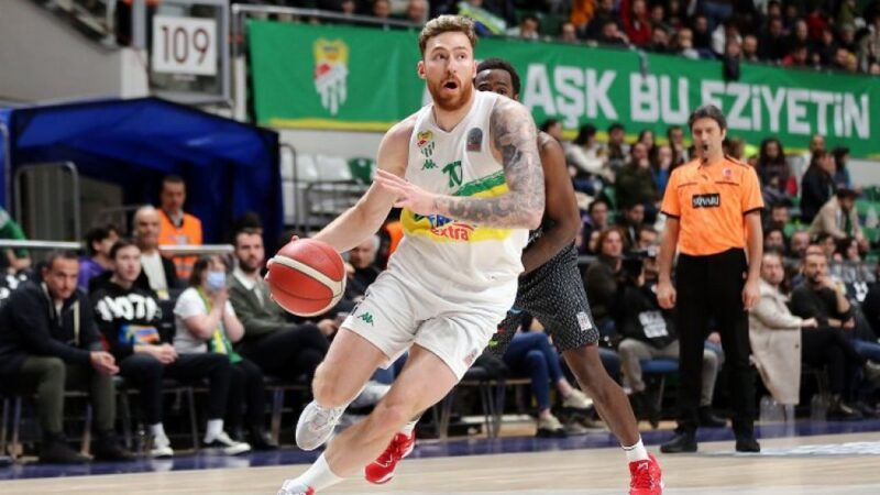 Potanın Timsahları evinde hata yapmadı Türkiye Sigorta Basketbol Süper Ligi'nin 20. haftasında Frutti Extra Bursaspor,