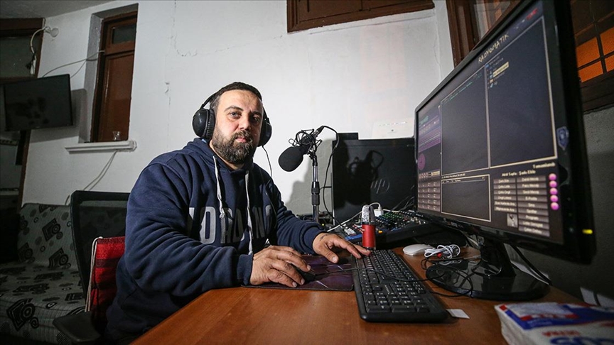 Depremlerde “sesi kesilen” radyo, Hatay için yeniden yayına başladı