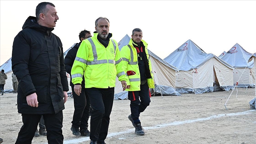 Büyükşehir’den Hatay’da yoğun çalışma! 500’ün üzerinde personel görev yapıyor