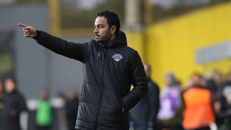 Spor Toto Süper Lig takımlarından Kasımpaşa, teknik direktör Selçuk İnan