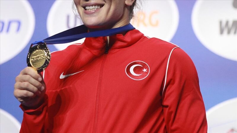 Türk sporcuların 2022'de dünya şampiyonalarında kazandığı 551 madalyanın 337'sini kadınlar