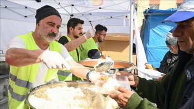‘Erdal Bakkal’ da depremzedelerin yardımına koştu