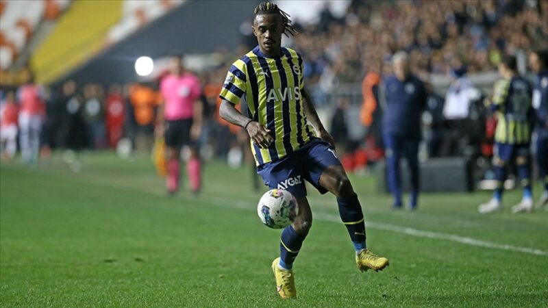 Fenerbahçe'nin Brezilyalı futbolcusu Lincoln Henrique'nin sol diz ön çapraz bağlarında