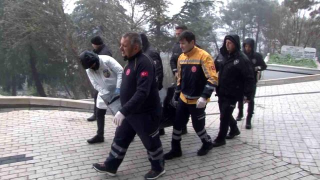 Mezarlıkta camı kırık arabada ceset bulundu! İntihar ettiği düşünülüyor