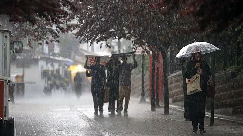 İki güne dikkat! Yağmurlu hava geri dönüyor Meteoroloji Genel Müdürlüğü, 5 günlük hava tahmin raporunu yayımladı. Hava