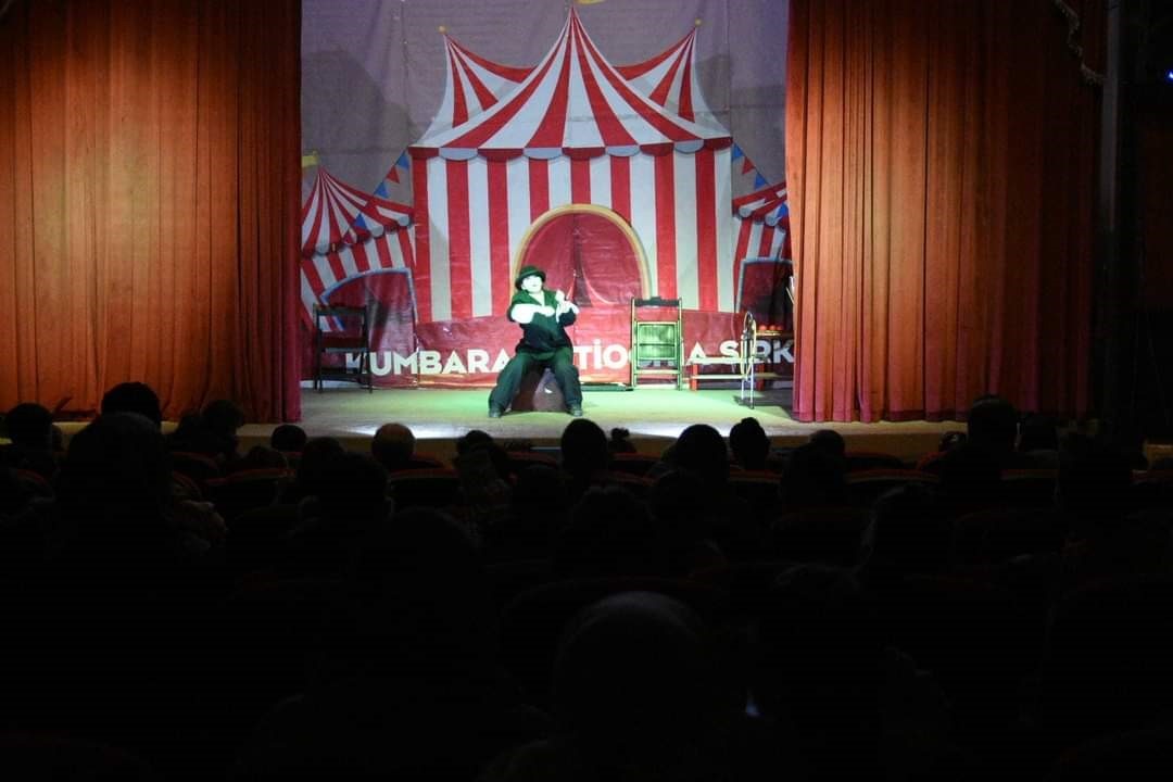 Yeter ki çocuklar mutlu olsun Yeter ki çocuklar mutlu olsun