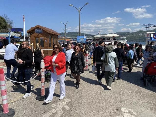 O ilçenin nüfusu 10 katı arttı! Kilometrelerce araç kuyruğu… Akın ettiler O ilçenin nüfusu 10 katı arttı! Kilometrelerce araç kuyruğu… Akın ettiler