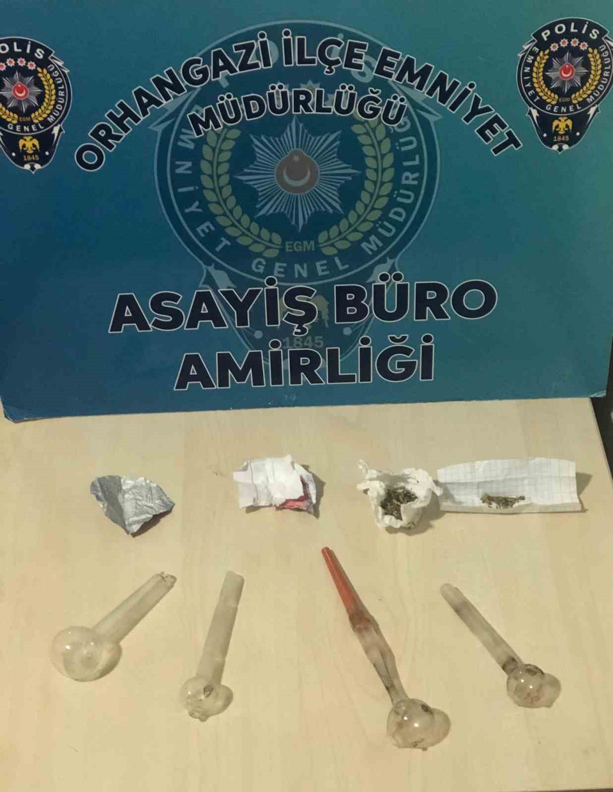 Bursa’da 2 hırsızlık zanlısı ve 3 uyuşturucu taciri tutuklandı