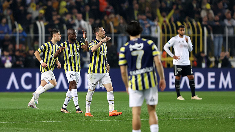 Fenerbahçe büyük maçlarda kayıp Fenerbahçe, ligde önemli rakiplerine karşı çıktığı zorluk düzeyi yüksek maçlarda