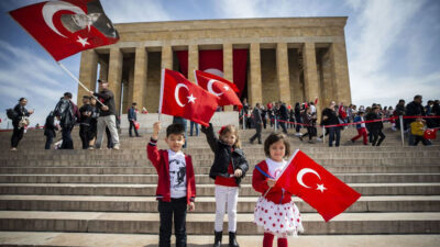 103 yıllık armağan; YAŞASIN 23 NİSAN…