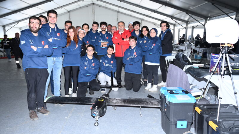 TEKNOFEST kapsamında Bursa Büyükşehir Belediyesi’nin destekleriyle düzenlenen Savaşan İHA Yarışması,
