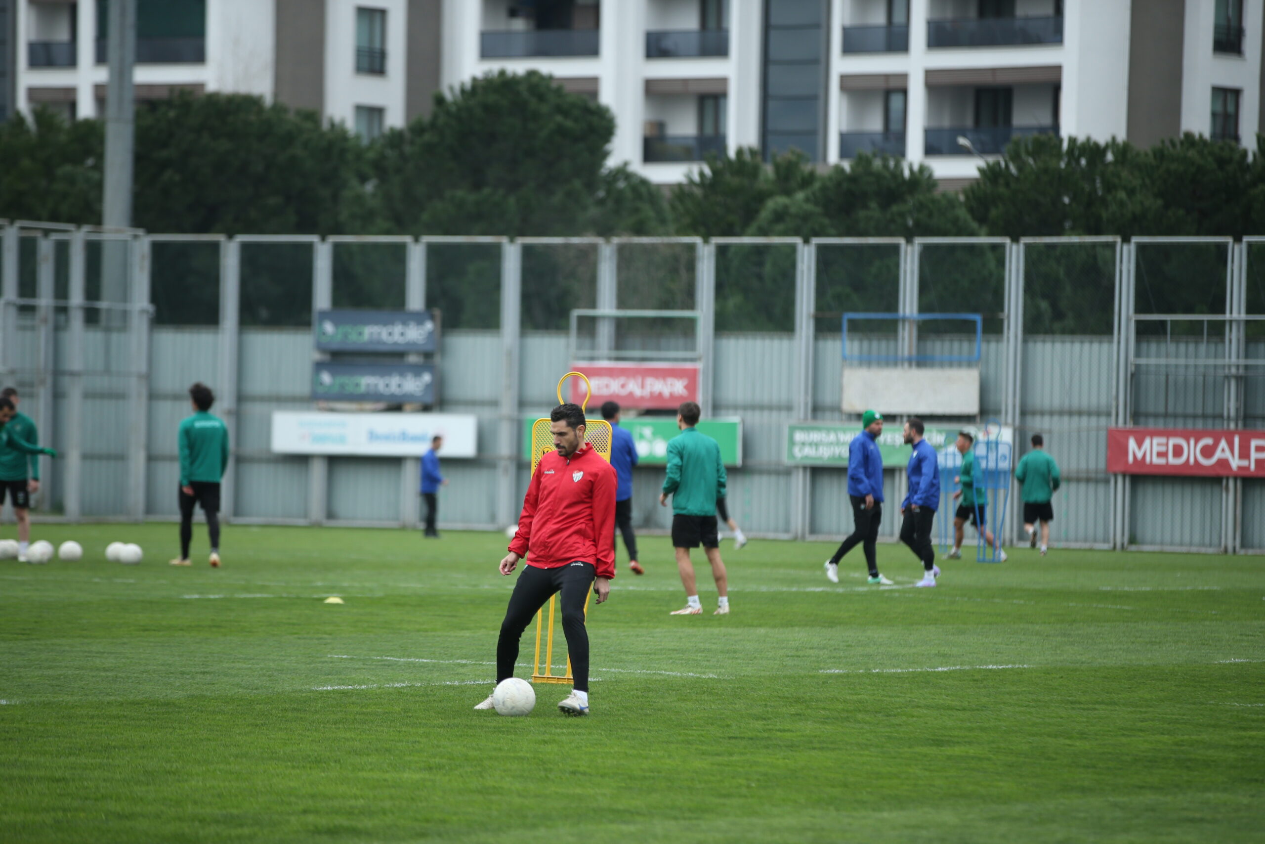Bursaspor’da Özer Hurmacı’dan önemli açıklamalar; “Bazı şeyler için şükretmek…”