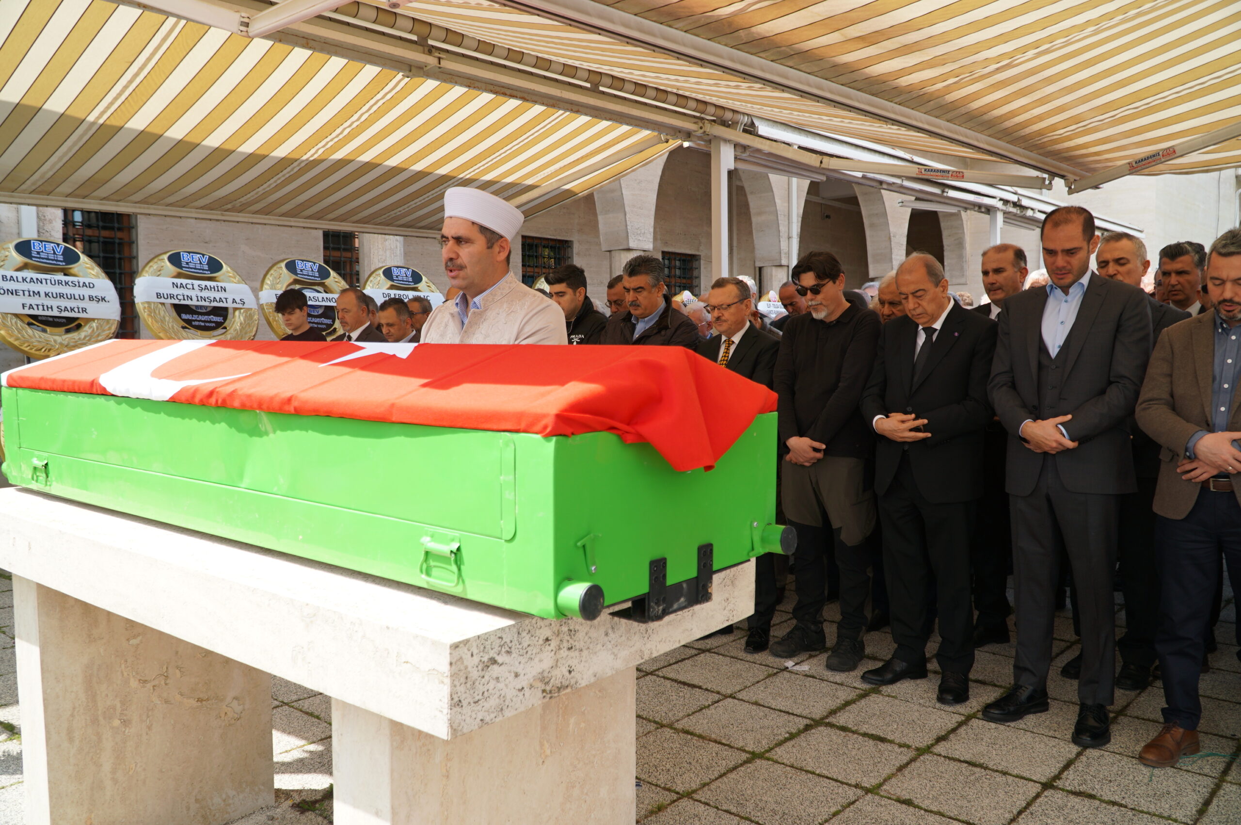 Bursa’nın ‘Kalp Terzisi’ Özdemir’e son görev Bursa’nın ‘Kalp Terzisi’ Özdemir’e son görev