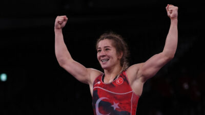 Yasemin Adar’dan altın madalya