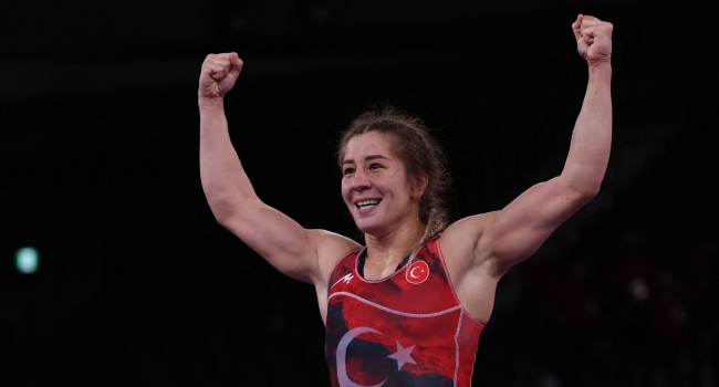 Yasemin Adar’dan altın madalya Yasemin Adar’dan altın madalya