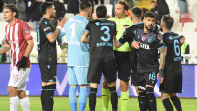 Spor Toto Süper Lig'de deplasmanda Sivasspor'a 4-1 mağlup olan Trabzonspor,