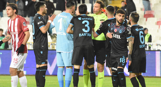 Trabzonspor’un deplasman fobisi Spor Toto Süper Lig'de deplasmanda Sivasspor'a 4-1 mağlup olan Trabzonspor,