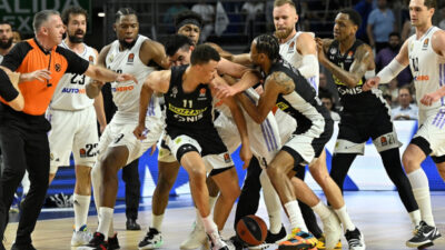 İspanya’da olaylı maç erken bitti