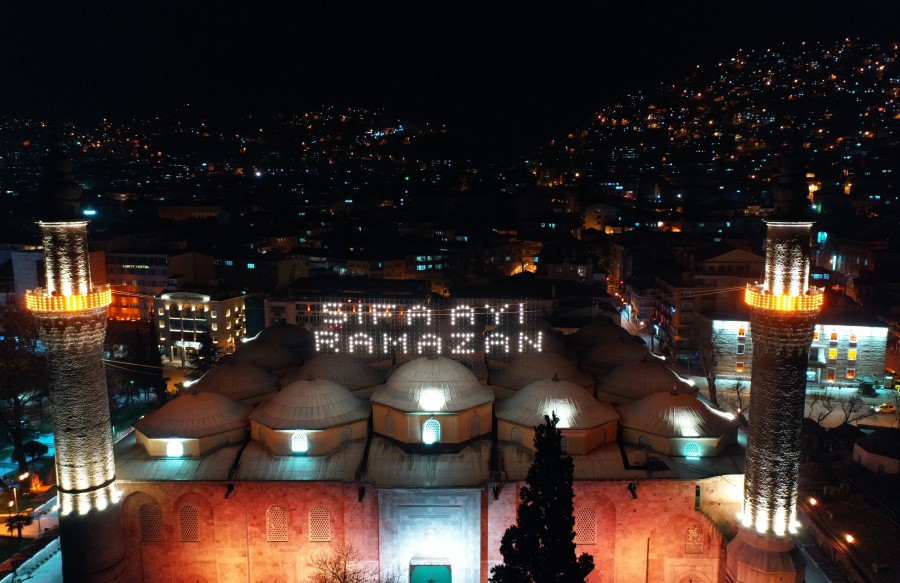 Bu gece ‘bin aydan daha hayırlı.’ Kadir Geceniz mübarek olsun…