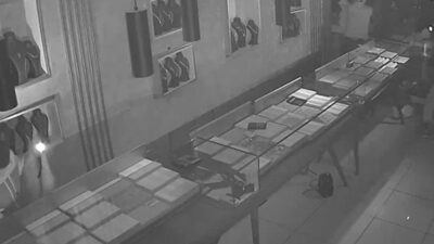 Cumhuriyet Mahallesi Şehitler Caddesi’nde kuyumcudan 4 kilo altın çalındı