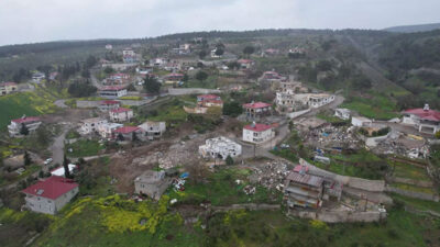 Depremin vurduğu köyde 94 ev çöktü, 17 kişi öldü