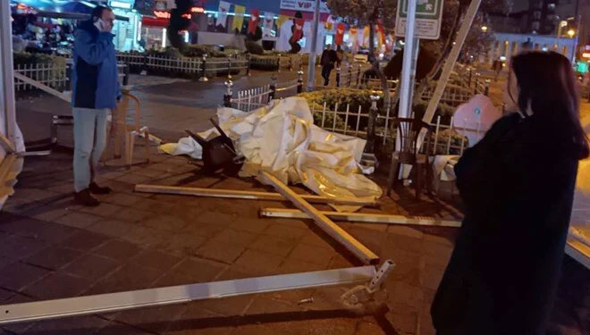 İYİ Parti seçim standına saldırı