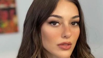 Dilan Çiçek Deniz dekolteli poz verdi! Mert Yazıcıoğlu kayıtsız kalamadı