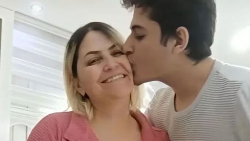 Fenomen annenin sözleri yürek yaktı! Kaleden düşen oğluna acı veda Fenomen annenin sözleri yürek yaktı! Kaleden düşen oğluna acı veda