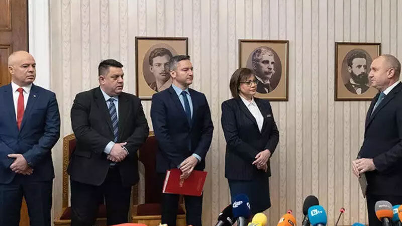 Bulgaristan’da eski Başbakan Borisov’un partisi önde