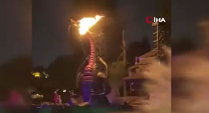 Disneyland’de alev alan mekanik ejderha paniğe yol açtı