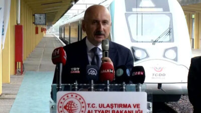 Milli elektrikli tren, TCDD’ye teslim edilip Sakarya Garı’na hareket etti