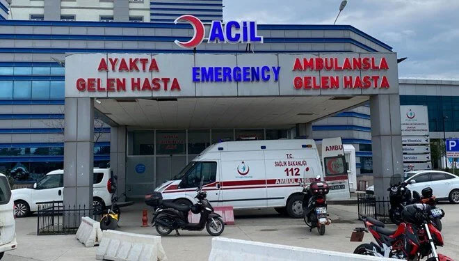 Tartıştığı eşini sırtından bıçakladı Tartıştığı eşini sırtından bıçakladı